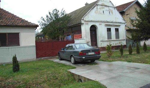 Bild 3 - Langhaus in der Wassergasse mit sehr einfach gestaltetem Giebel.