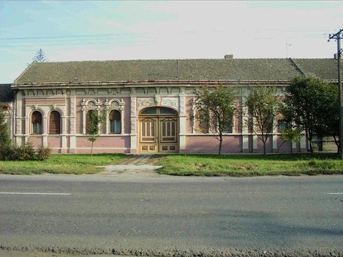 Bild 22 - Querhaus in der Hauptgasse (Haus Nr. 149) mit je 4 Fenstern . . .